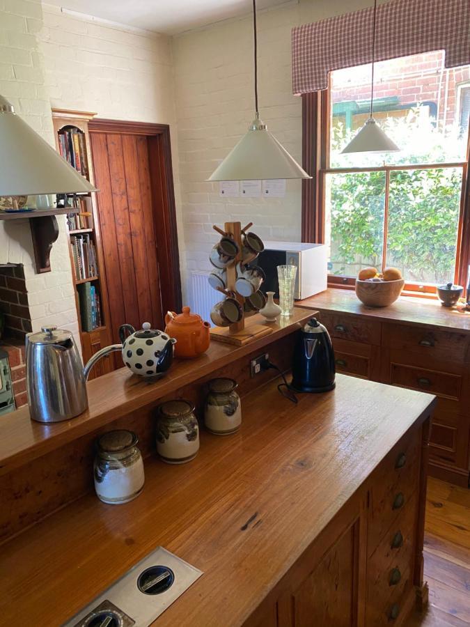 Yass Central Bed & Breakfast Экстерьер фото