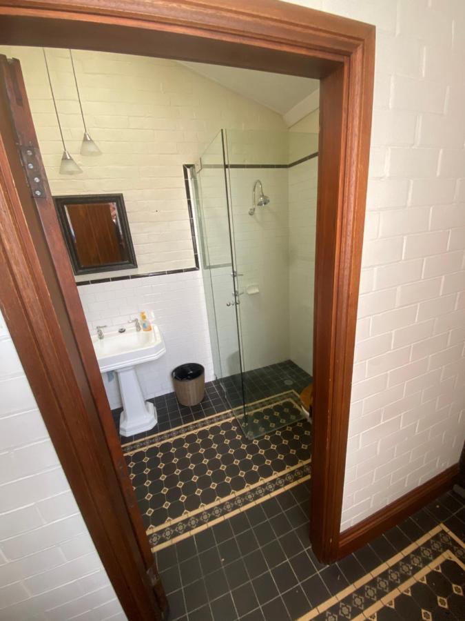 Yass Central Bed & Breakfast Экстерьер фото